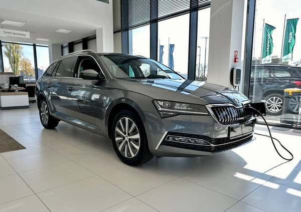 Skoda Superb cena 194840 przebieg: 4, rok produkcji 2024 z Czaplinek małe 154